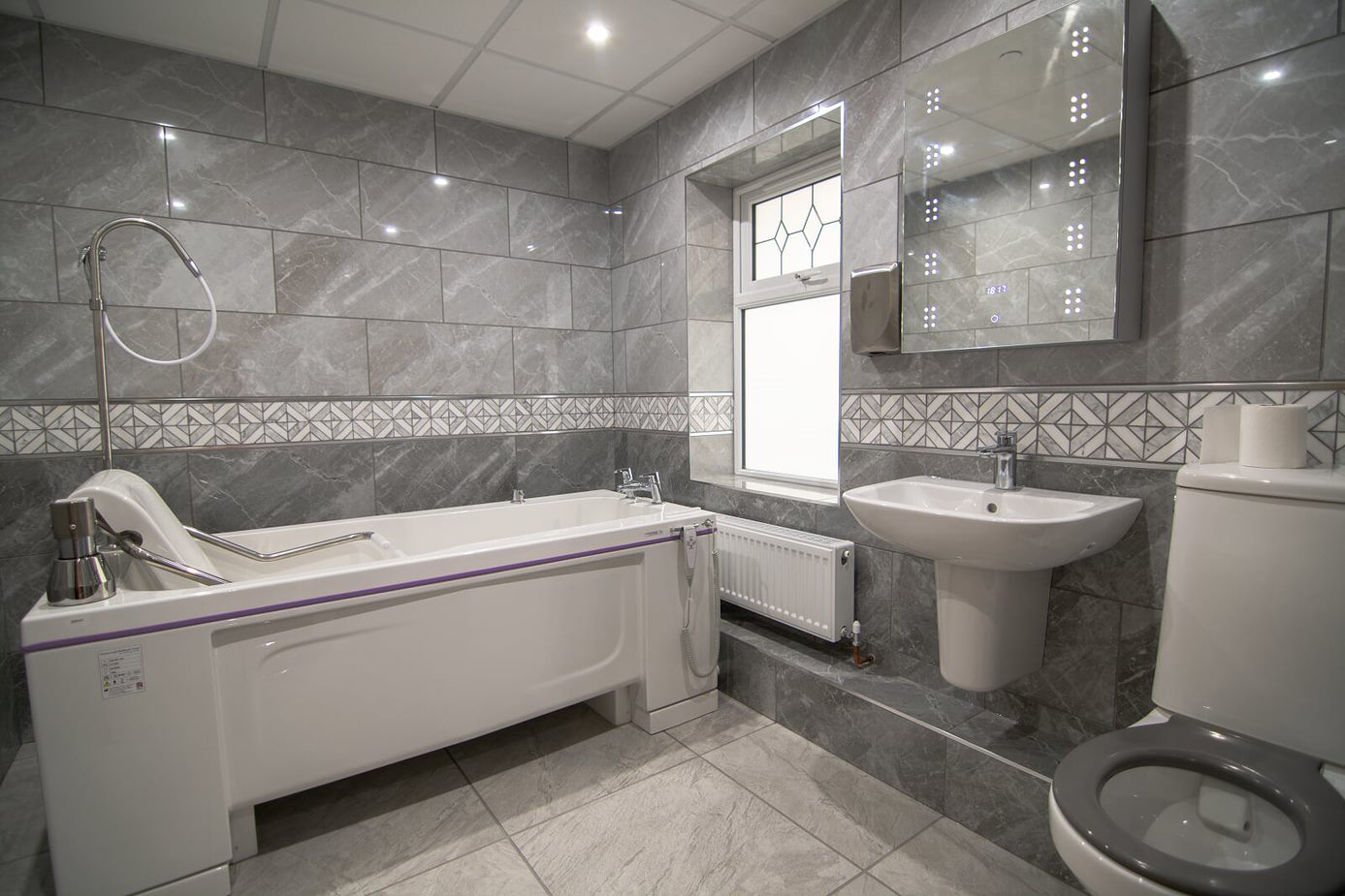 A modern en-suite bathroom at Carlton House